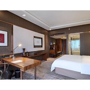 Premium King Room